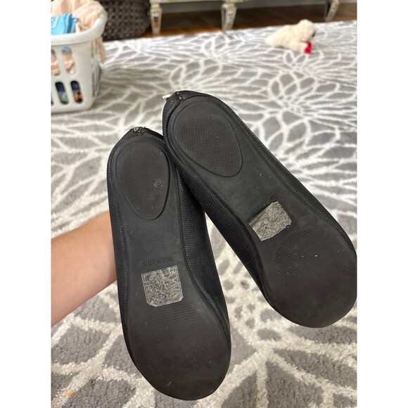 Macy’s Call of Spring Black Flats with Zipper Detail - Picture 4 of 5